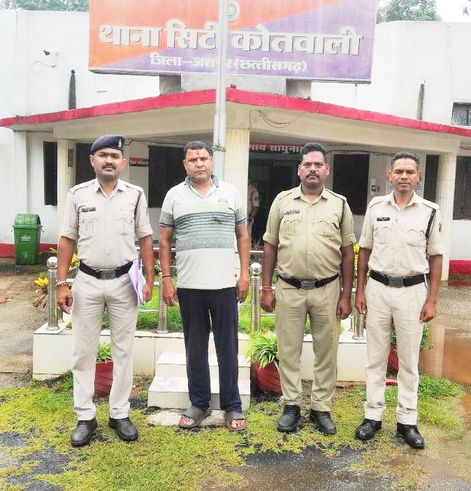 मां-बाप जेल में, नाबालिग से रेप,  होटल मालिक बंदी