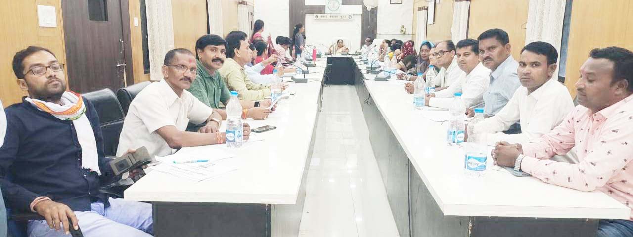 जनपद पंचायत की सामान्य सभा में उठा शराबी शिक्षक का मुद्दा