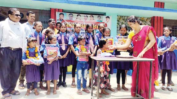 मड़ानार में मेरे बगिया के फूल कार्यक्रम