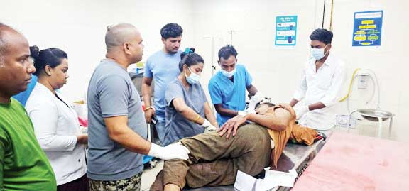 7 राउंड गोली में एक लगी जबड़े  में, 6 हवा में फायर