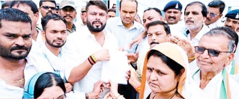 बदहाल शिक्षा व्यवस्था पर कांग्रेस कार्यकर्ताओं ने जताया विरोध