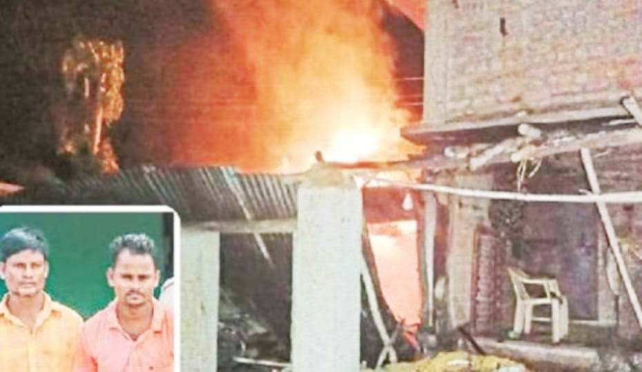 कोटवार की पत्नी-बेटे पर जानलेवा हमला, घर को लगाई आग, 2 गिरफ्तार