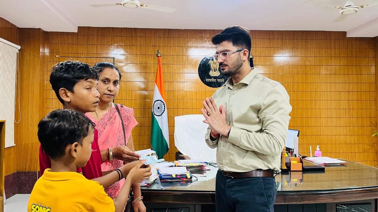 चुनाव ड्यूटी में मौत, शिक्षक परिवार को 15 लाख की अनुग्रह राशि