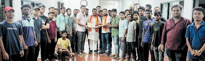 शपथ ग्रहण समारोह में पहुँचे विधायक शपथ ग्रहण समारोह में पहुँचे विधायक