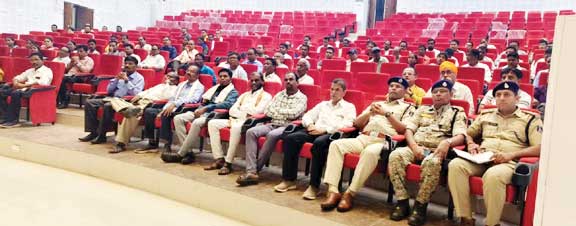 नए कानून से जुड़ी विभिन्न जानकारियां दी नए कानून से जुड़ी विभिन्न जानकारियां दी