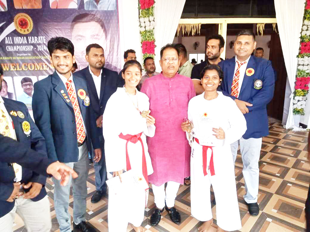 नेशनल कराते स्पर्धा में सानिया-सोनिया ने गोल्ड मेडल पर किया कब्जा