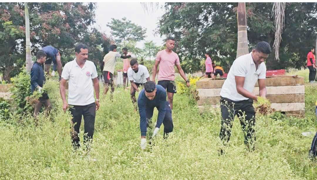 मुक्तिधाम में स्वच्छता अभियान मुक्तिधाम में स्वच्छता अभियान