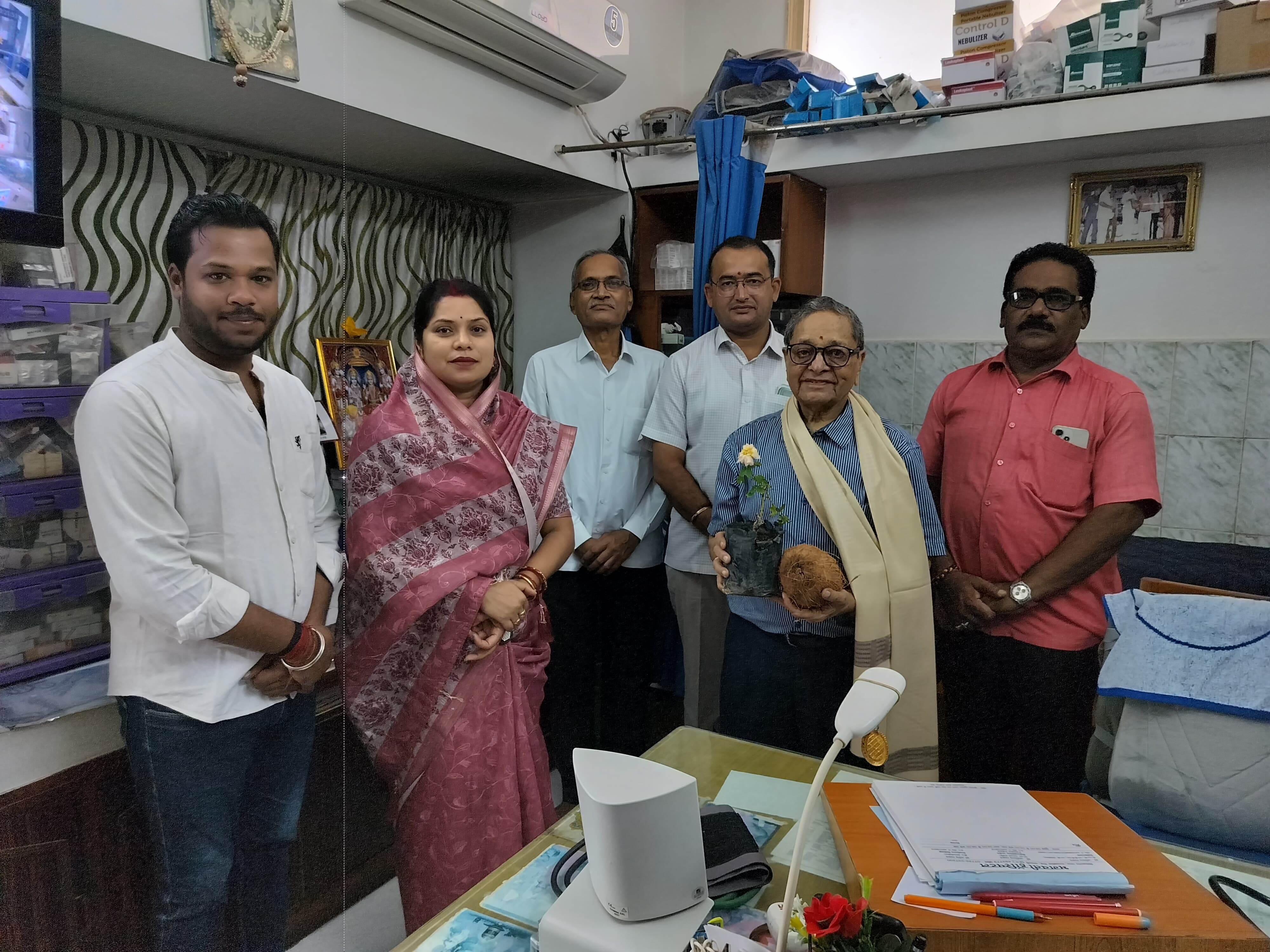 डॉक्टर्स डे पर वरिष्ठ चिकित्सकों का सम्मान