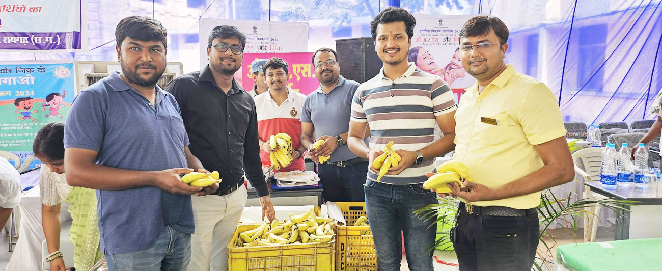 जेसीआई ने प्रवेशोत्सव पर बांटे फल