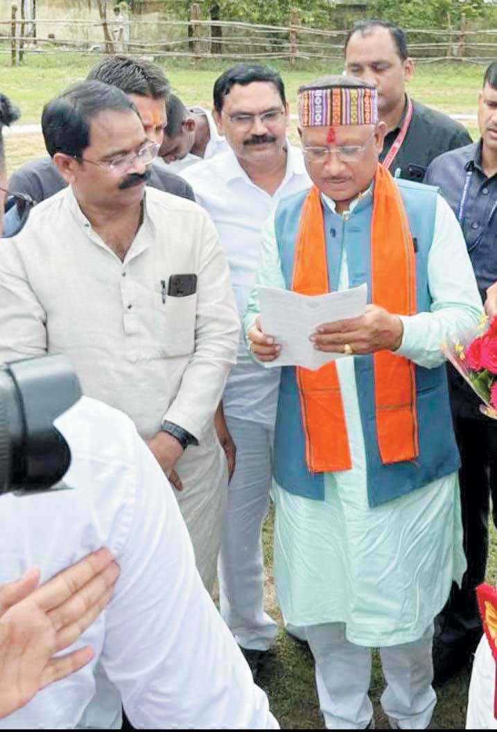 सीएम को विधायक इंद्र साव ने सौंपा ज्ञापन