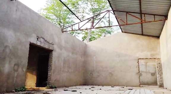 वन उपज खरीदी केंद्र के लिए भवन, 3 साल में भी नहीं बन पाया