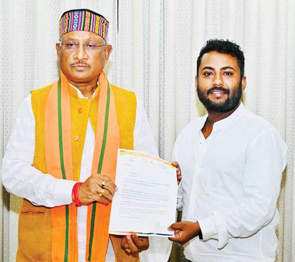 सीएम से आधुनिक व सर्वसुविधायुक्त लाइब्रेरी की मांग