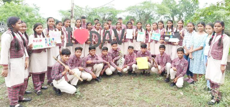 डीएवी में पौधरोपण के साथ नया सत्र शुरू