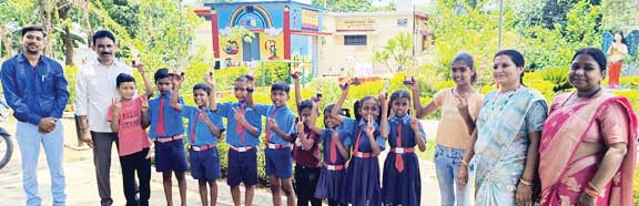 मेधावी छात्र-छात्राओं का सम्मान मेधावी छात्र-छात्राओं का सम्मान