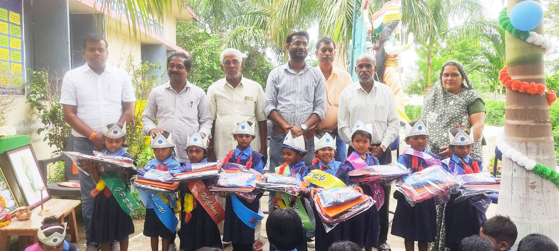 नवागांव स्कूल में पढ़ाई तिहार नवागांव स्कूल में पढ़ाई तिहार