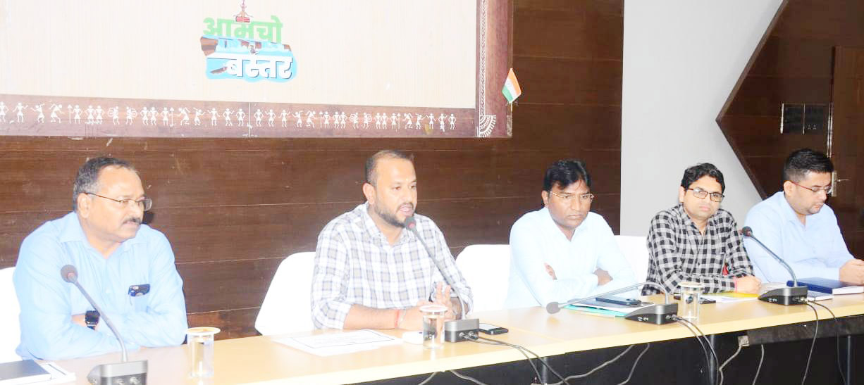 ट्रैफिक नियमों का पालन सभी को करना जरूरी ट्रैफिक नियमों का पालन सभी को करना जरूरी