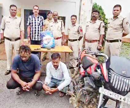 गांजा सप्लाईकर्ता समेत 2 गिरफ्तार, 5 किलो से अधिक गांजा जब्त