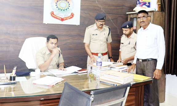 एसपी ने थाना गांधीनगर का किया वार्षिक निरीक्षण