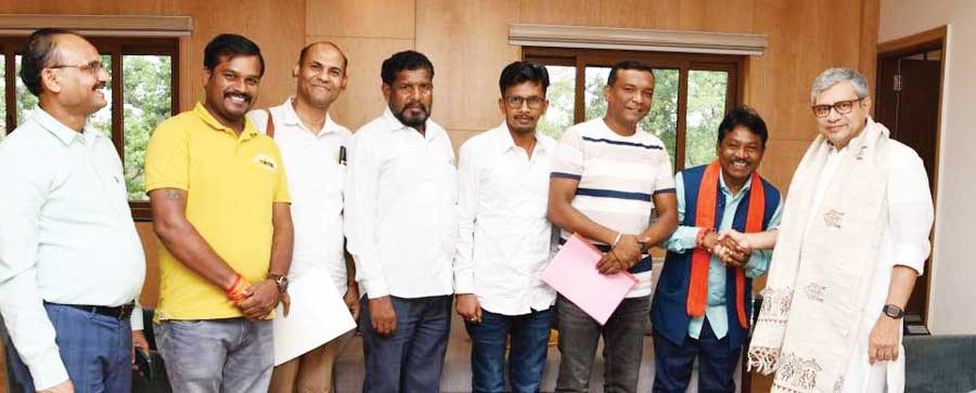दल्ली-राजहरा रेल लाईन शीघ्र पूरा करने की मांग दल्ली-राजहरा रेल लाईन शीघ्र पूरा करने की मांग