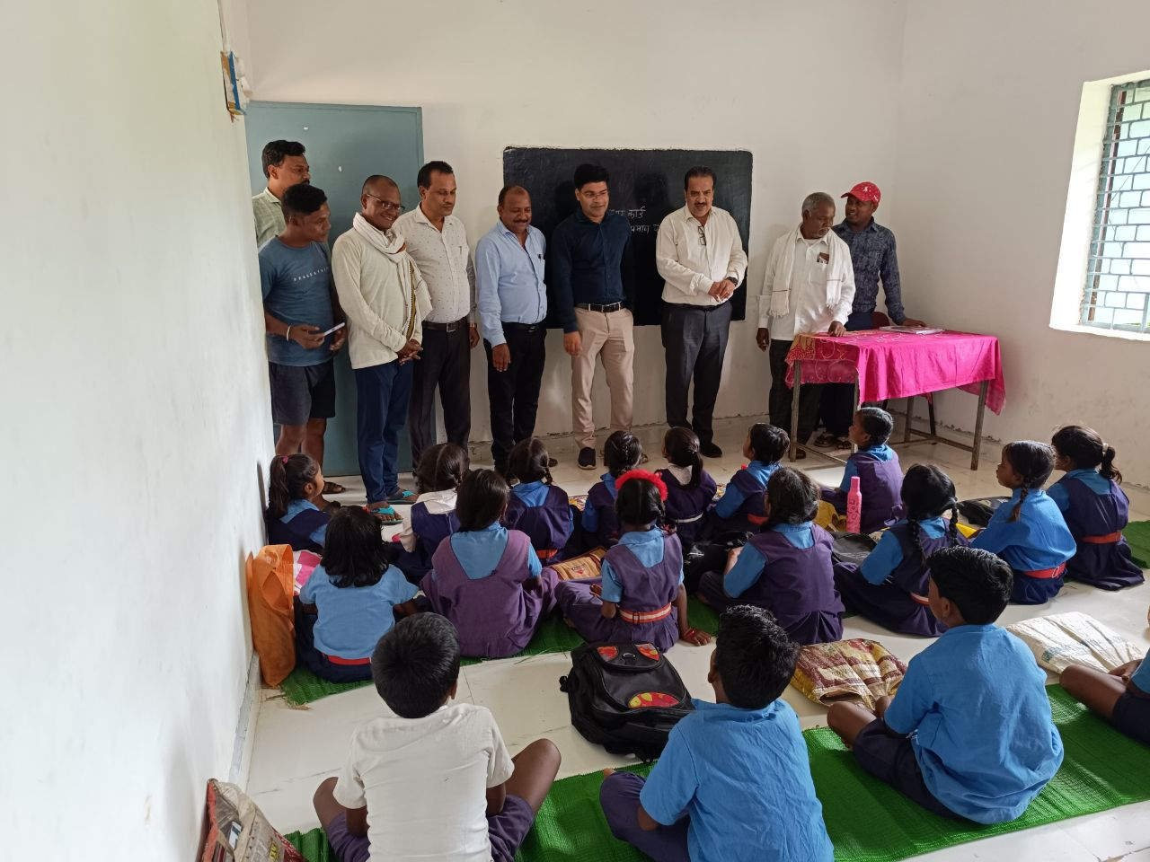 हिराबतर गांव में हुआ फिर से स्कूल शुरू, बच्चे नियमित आएंगे हिराबतर गांव में हुआ फिर से स्कूल शुरू, बच्चे नियमित आएंगे