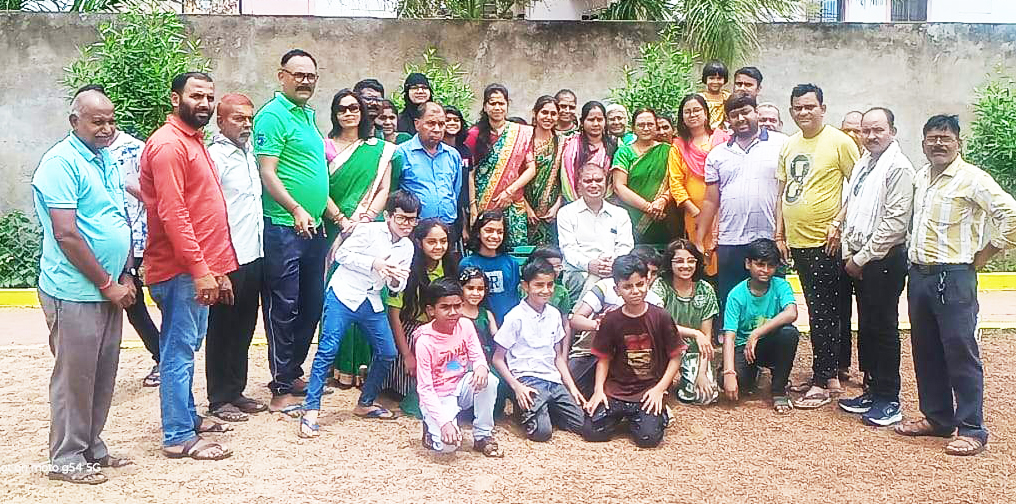 पौधरोपण वर्तमान में अति आवश्यक - यादव पौधरोपण वर्तमान में अति आवश्यक - यादव
