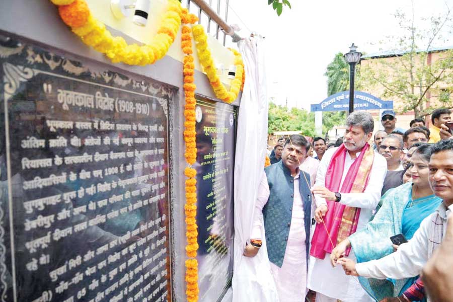 बस्तर के अमर क्रांतिकारियों की स्मृति में निर्मित भूमकाल चौक का लोकार्पण