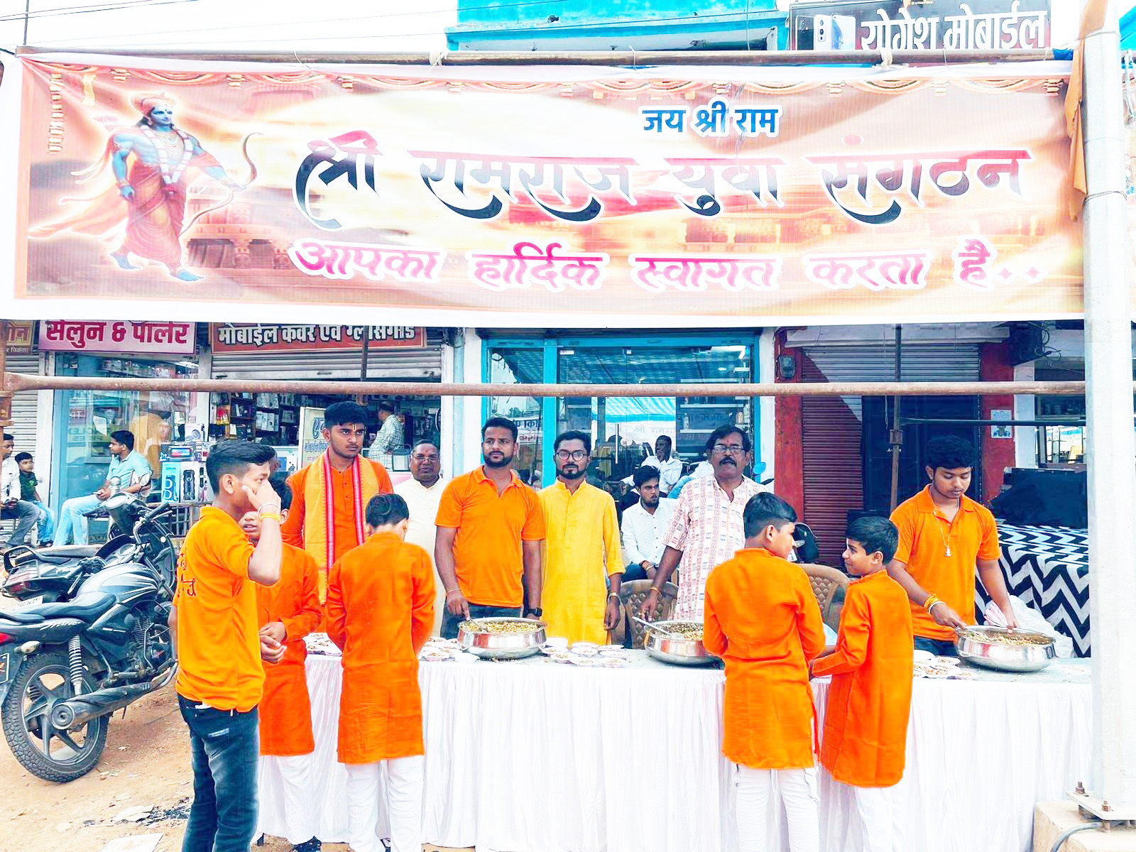 श्री रामराज युवा संगठन ने किया गजामूँग प्रसाद वितरण श्री रामराज युवा संगठन ने किया गजामूँग प्रसाद वितरण