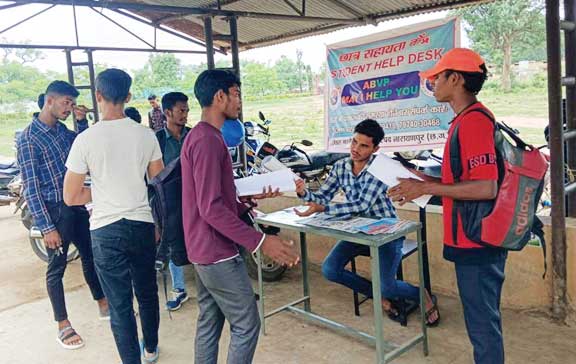 एबीवीपी के हेल्प डेस्क से विद्यार्थी हो रहे लाभान्वित एबीवीपी के हेल्प डेस्क से विद्यार्थी हो रहे लाभान्वित