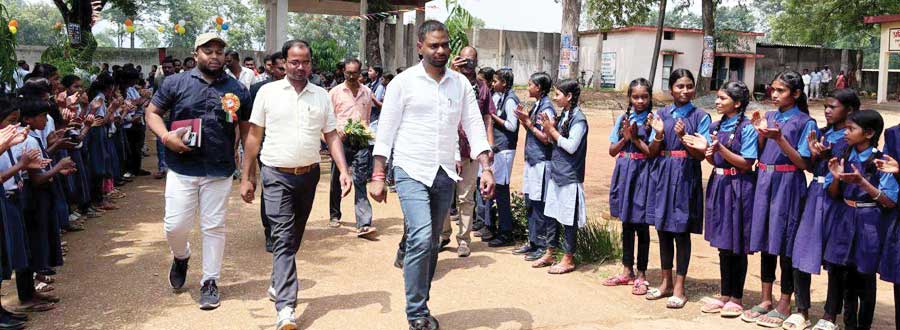 शाला प्रवेश उत्सव में शामिल हुए सीतापुर विधायक