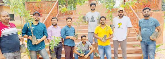 दिवंगत साथी के नाम से लगाए 107 पौधे