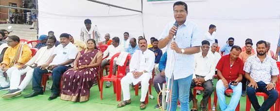कांग्रेस का धरना प्रदर्शन