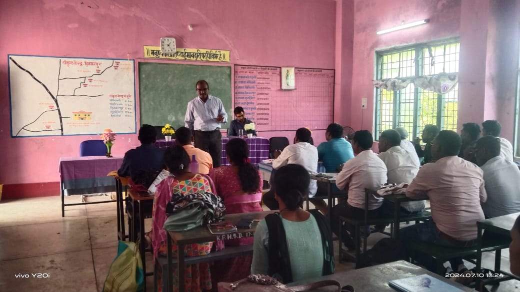 डीईओ ने ली शिक्षकों की बैठक