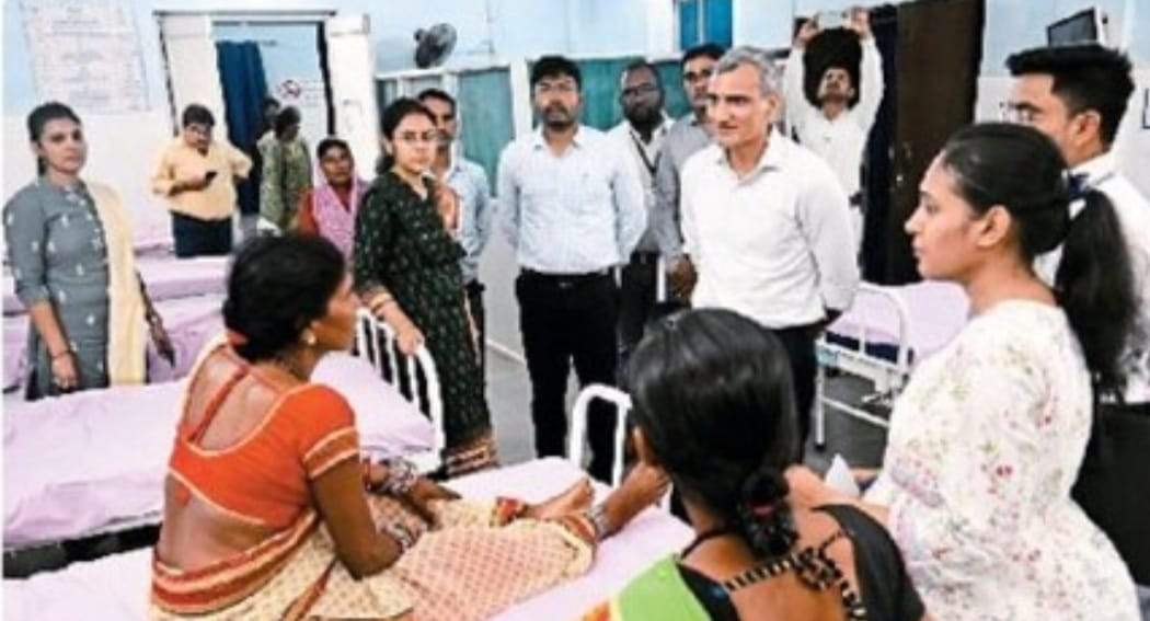 स्वास्थ्य केंद्र का किया निरीक्षण, प्रसूताओं को बांटी बेबी किट 