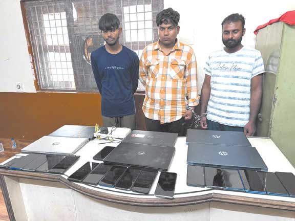 महादेव सट्टा : पैनल आपरेटर तीन युवक बिहार से गिरफ्तार