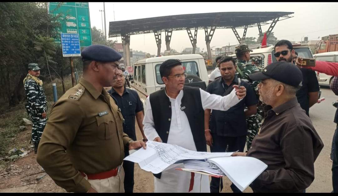 भिलाई में तोड़ा जा रहा कोसा नाला टोल प्लाजा भिलाई में तोड़ा जा रहा कोसा नाला टोल प्लाजा
