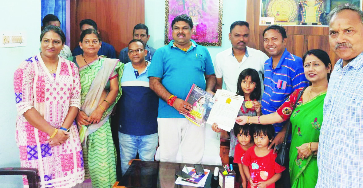 नायरा को मिला गोल्डन बुक ऑफ वल्र्ड रिकॉर्ड नायरा को मिला गोल्डन बुक ऑफ वल्र्ड रिकॉर्ड