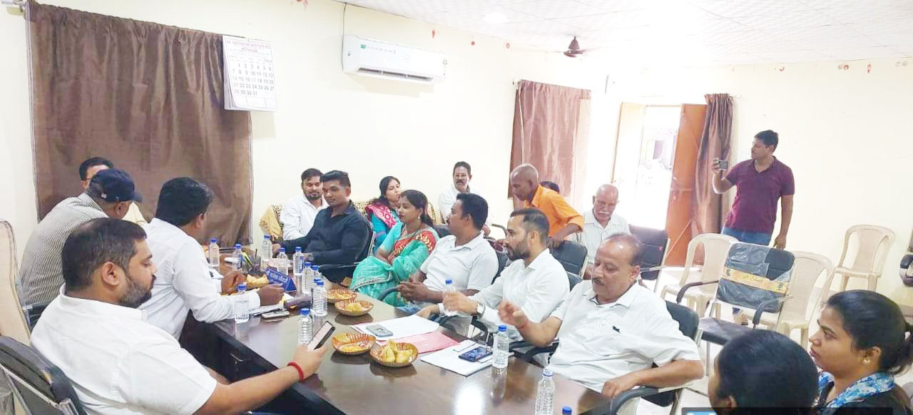 बोरिया मार्केट को रोड  से हटाने पत्र सौंपा 