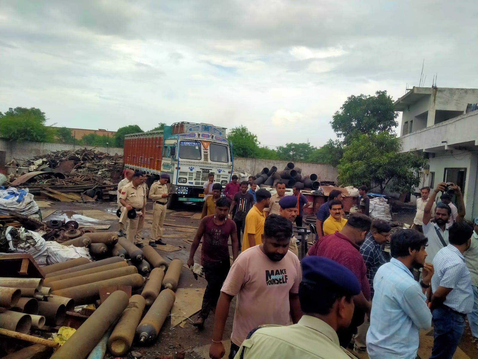 कबाडिय़ों से 7.65 लाख का स्क्रेप जब्त, यार्ड सील कबाडिय़ों से 7.65 लाख का स्क्रेप जब्त, यार्ड सील