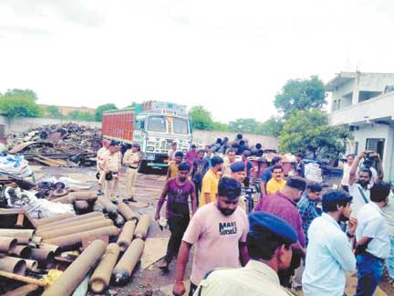 कबाडिय़ों से 7.65 लाख का स्क्रेप जब्त, यार्ड सील कबाडिय़ों से 7.65 लाख का स्क्रेप जब्त, यार्ड सील
