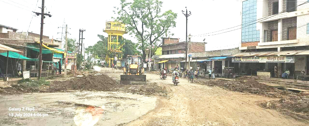 10 कदम की दूरी बनने एनएच को किया बंद