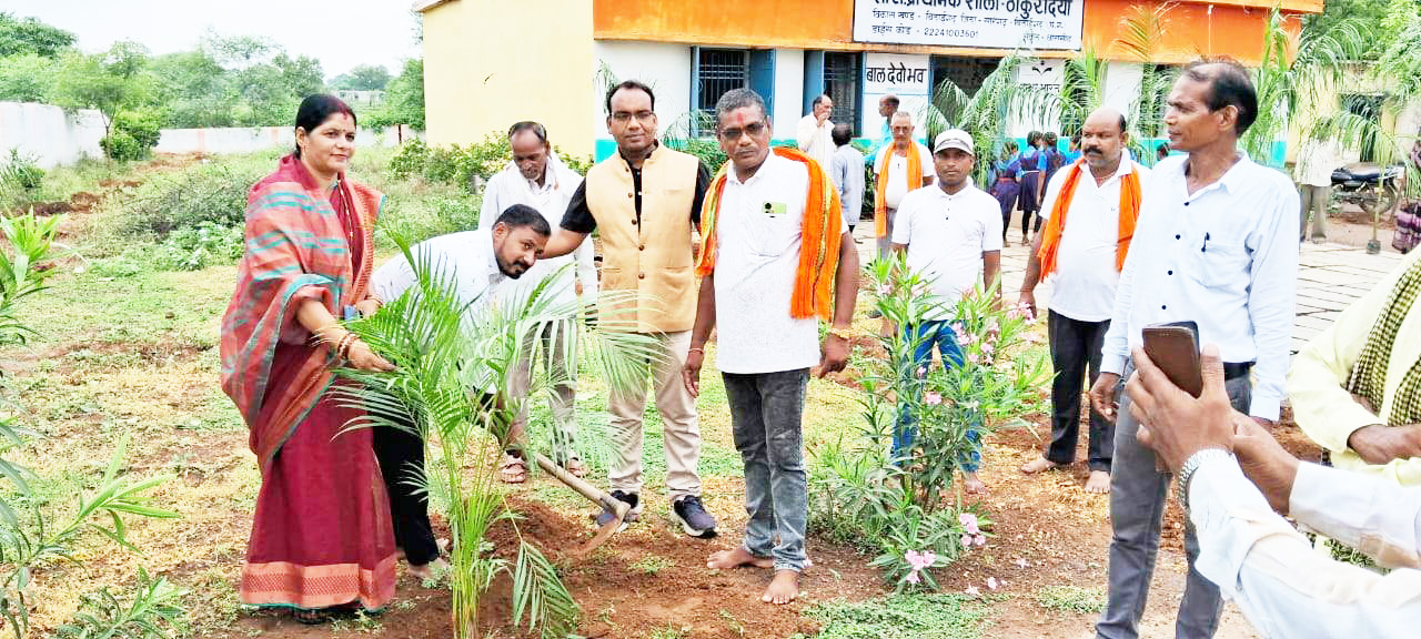 एक पेड़ 100 पुत्रों के है समान-दिनेश