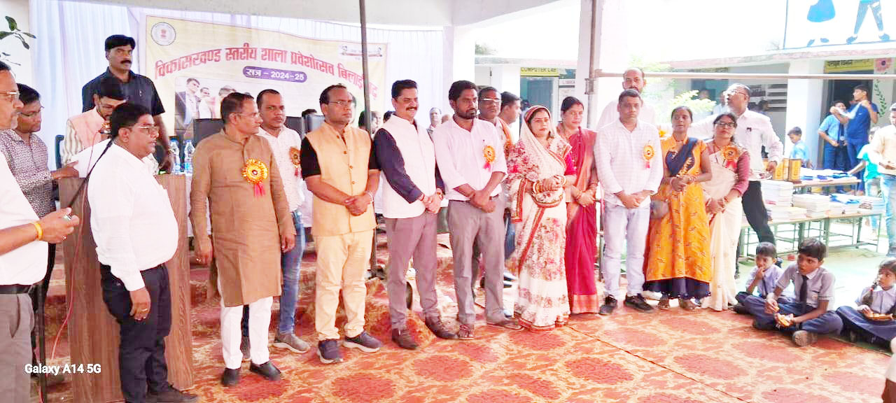 शाला प्रवेशोत्सव संग वृक्षारोपण कार्यक्रम