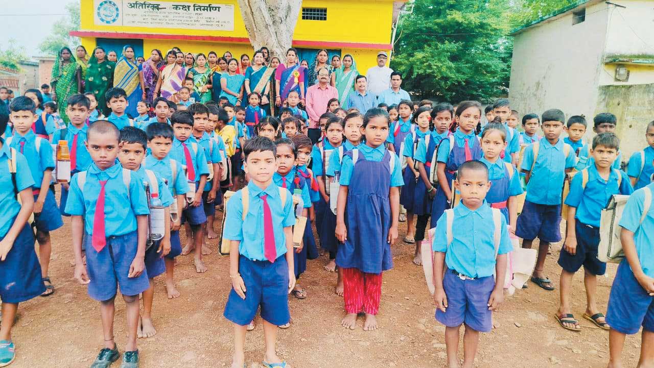 पढ़ई तिहार के क्रियान्वयन में राज्य में बलौदाबाजार भाटापारा जिला अव्वल पढ़ई तिहार के क्रियान्वयन में राज्य में बलौदाबाजार भाटापारा जिला अव्वल