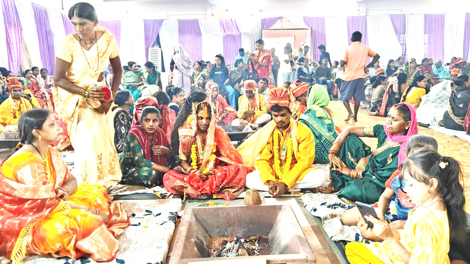 परिणय सूत्र में बंधे 15 जोड़े