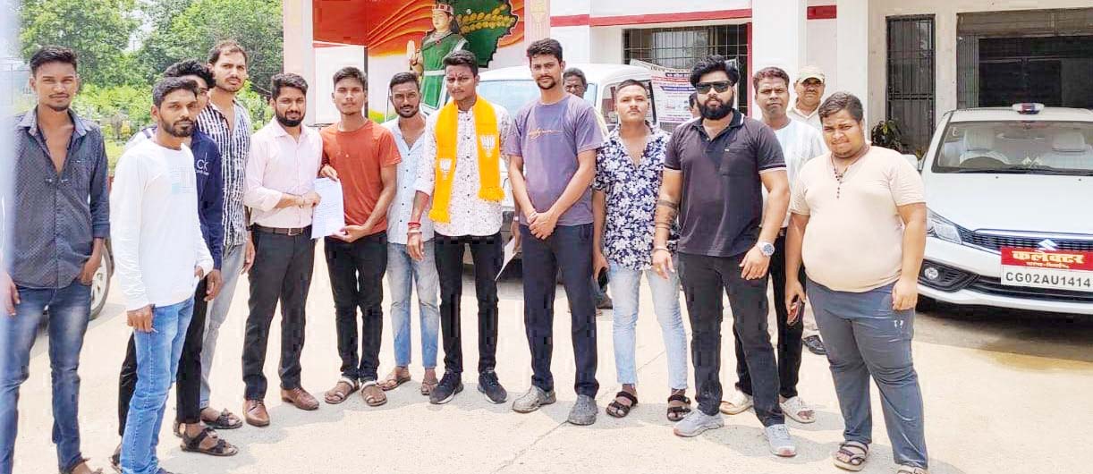 भाजयुमो ने एसडीएम व कलेक्टर को सौंपा ज्ञापन