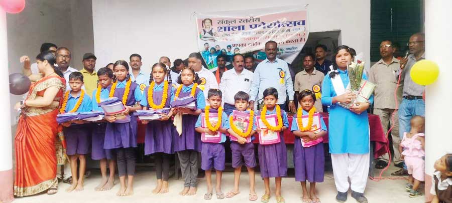  नव प्रवेशी बच्चों को तिलक लगा, मिठाई खिला प्रवेश