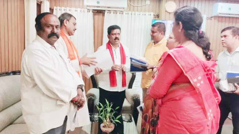 डिप्टी सीएम शर्मा को नपाध्यक्ष ने सौंपा ज्ञापन