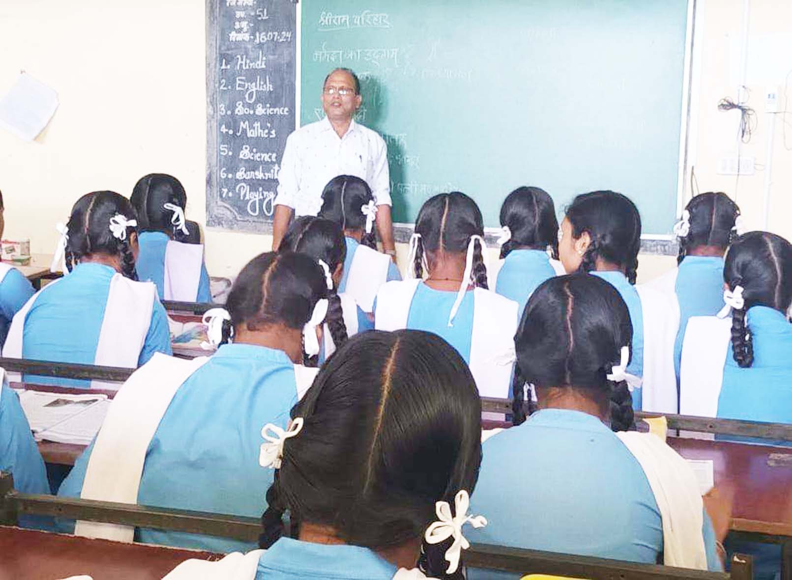 सेवानिवृत्त के बाद भी निशुल्क शिक्षा दे रहे थानेश्वर