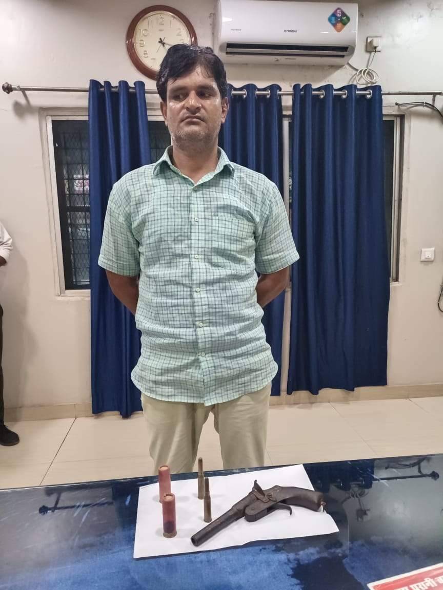 कट्टा-जिंदा कारतूस के साथ आरोपी गिरफ्तार कट्टा-जिंदा कारतूस के साथ आरोपी गिरफ्तार