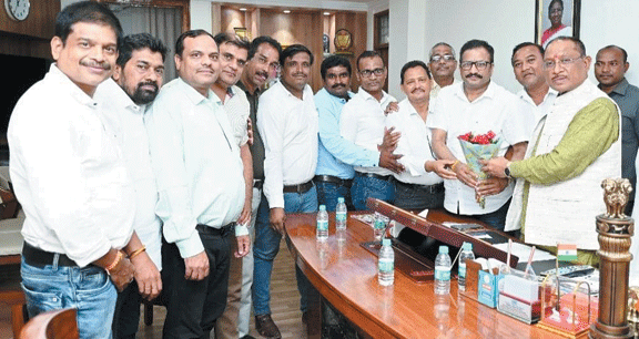 पूर्व सेवा से पुरानी पेंशन देने सीएम से चर्चा